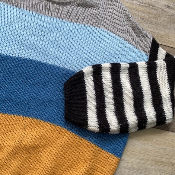 Color Block Sweater - Picture 3 of 6